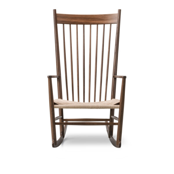 Wegner J16 Rocking Chair, Lackad valnöt, Naturfärgad sits